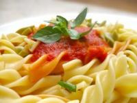 Salata de paste spirale cu nuca Salata de paste spirale cu nuca
